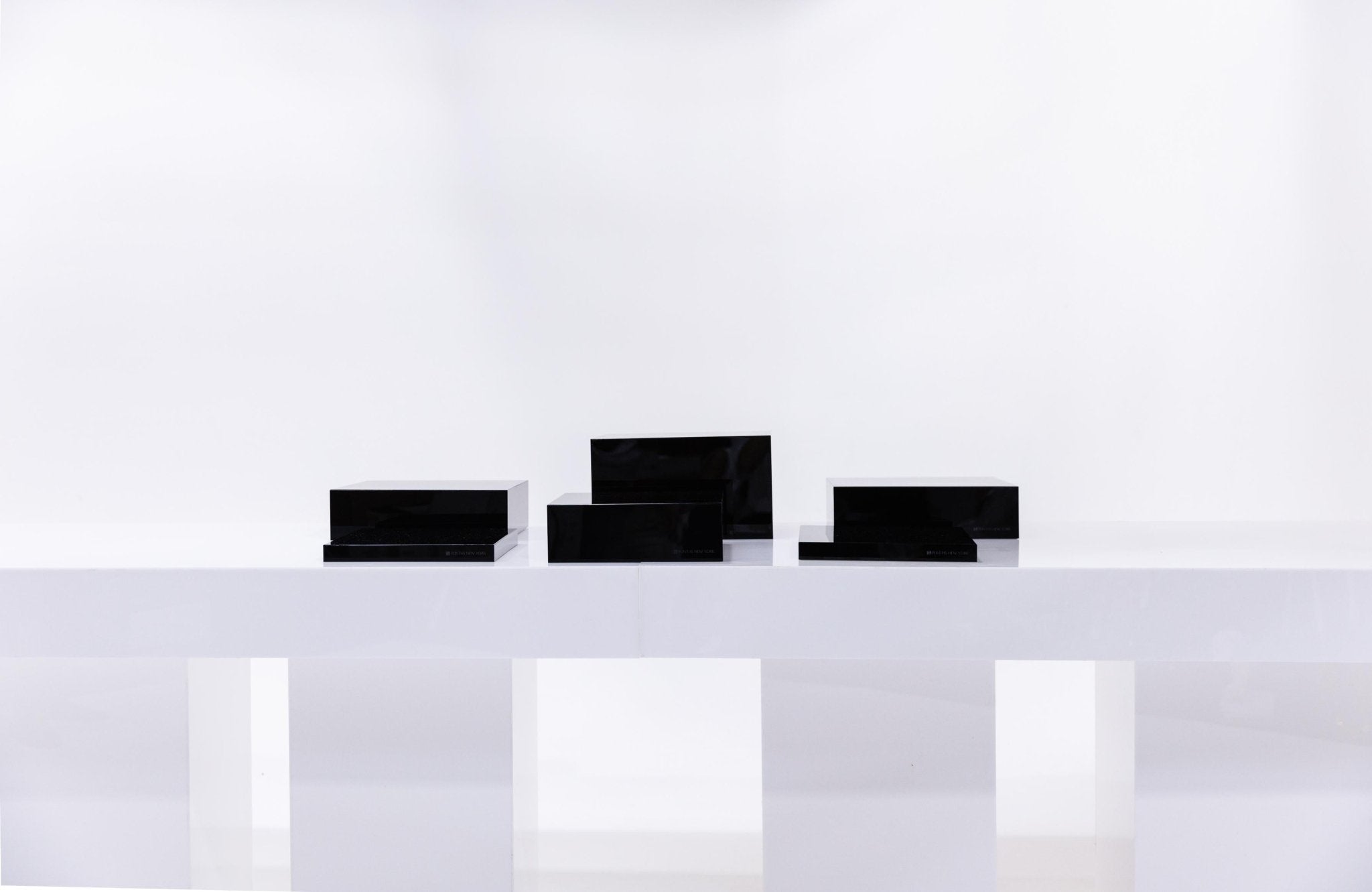 Classy Low Set Black - 6 Piece Set - Plinths New York