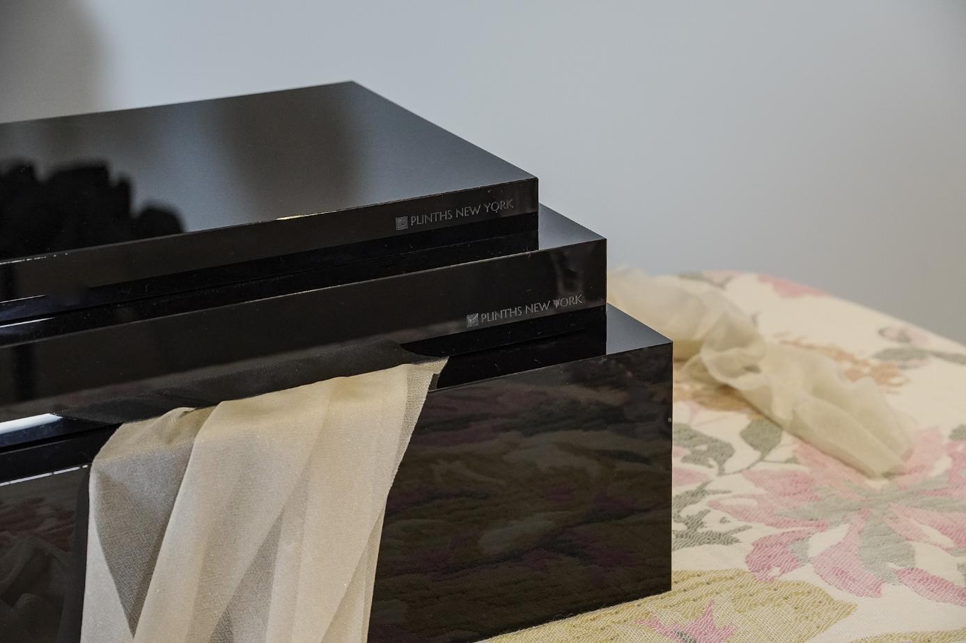 Graze Grid Trio - Noir - Plinths New York